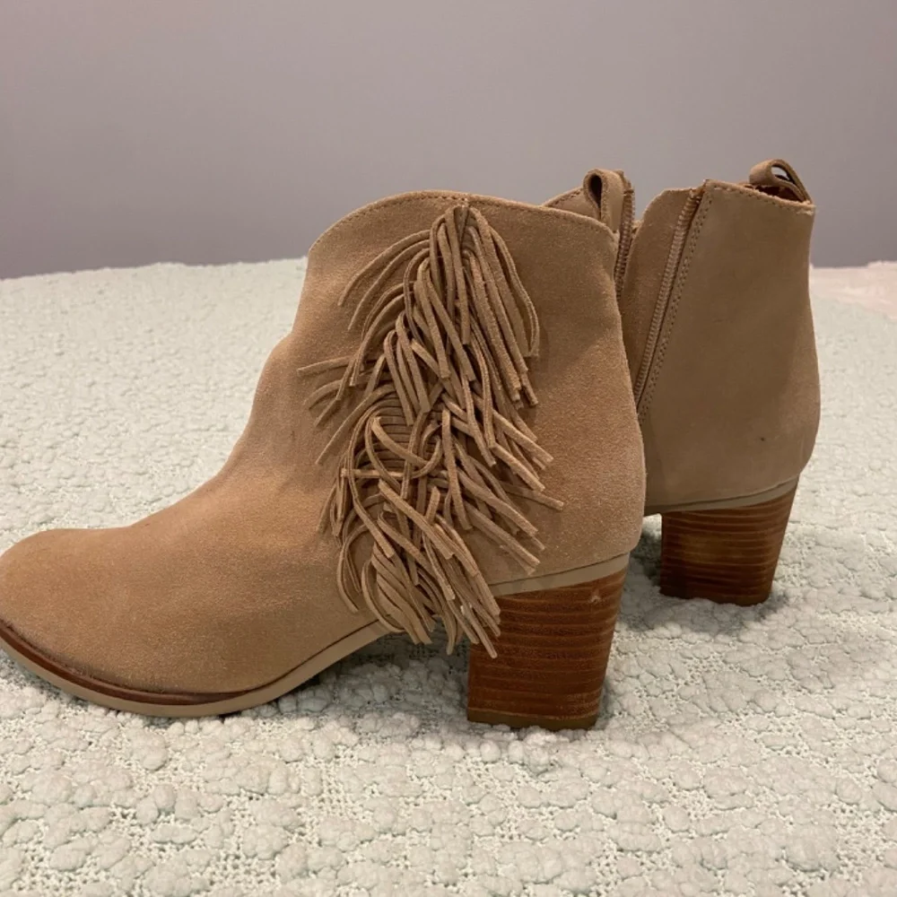 Matisse Cloey Suede Boot | Size 9 | Tan | Fun Fringe Accent